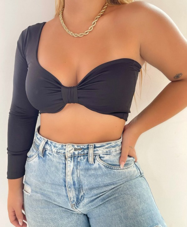 Crop Top Negro De Un Solo Hombro Y Escote Anudado